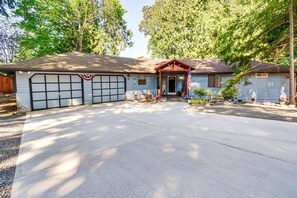 Exterior - Charming Poulsbo Retreat: Hood Canal Views! (Poulsbo)