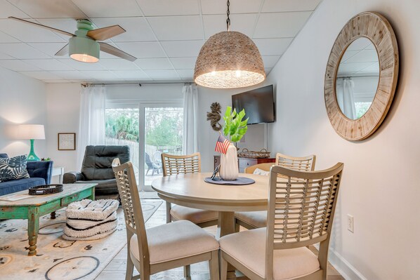 Apartment (2 Bedrooms) | Interior - Gulf Breeze Escape w/ Patio + Community Pool! (Gulf Breeze)