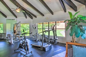 Apartment (2 Bedrooms) | Interior - Gulf Breeze Escape w/ Patio + Community Pool! (Gulf Breeze)