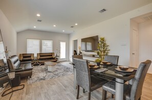 Interior - Bright Spring Vacation Rental w/ Yard & Patio! (Spring)