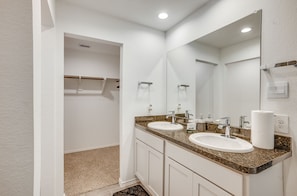 Bathroom - Bright Spring Vacation Rental w/ Yard & Patio! (Spring)