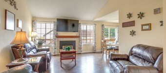 Grill, Fireplace & Fenced-in Yard: Thornton Home!