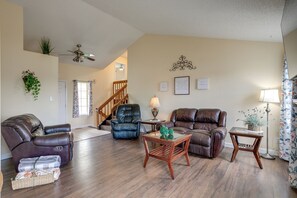 House (4 Bedrooms) | Interior