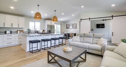 Modern Del Rey Oaks Retreat: 2 Mi to Monterey Bay!