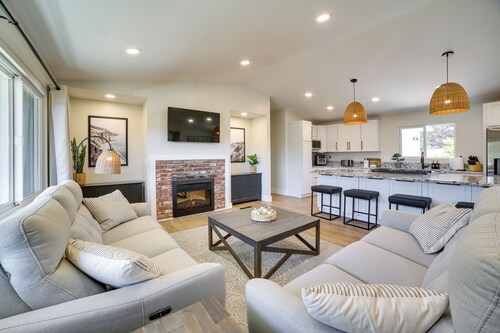 Modern Del Rey Oaks Retreat: 2 Mi to Monterey Bay!