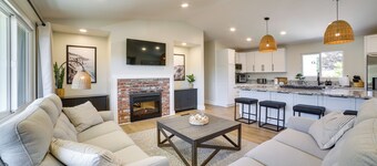 Modern Del Rey Oaks Retreat: 2 Mi to Monterey Bay!