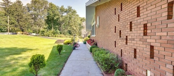 Cozy Albany Vacation Rental ~ 5 Mi to Downtown!