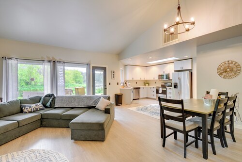 Lakefront Bremerton Vacation Rental w/ Hot Tub!