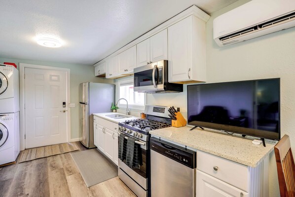 Interior - Dog-friendly Anacortes Retreat w/ Shared Hot Tub! (Anacortes)