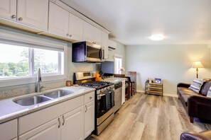 Apartment (1 Bedroom) | Interior - Dog-friendly Anacortes Retreat w/ Shared Hot Tub! (Anacortes)