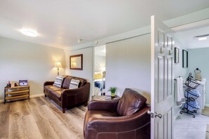 Interior - Dog-friendly Anacortes Retreat w/ Shared Hot Tub! (Anacortes)