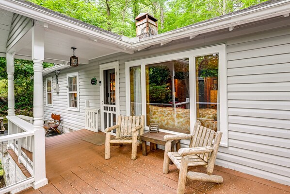 Terrace/patio - Highlands Vacation Rental - Walk to Mirror Lake! (Highlands)