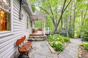 Terrace/patio - Highlands Vacation Rental - Walk to Mirror Lake! (Highlands)