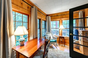 Interior - Highlands Vacation Rental - Walk to Mirror Lake! (Highlands)