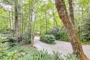 Property grounds - Highlands Vacation Rental - Walk to Mirror Lake! (Highlands)