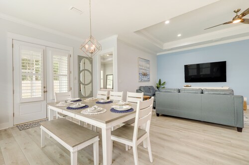 Bright Foley Home w/ Patio - 7 Mi to Wharf & Beach