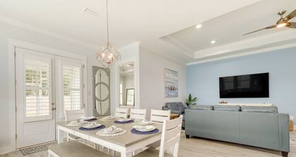 Bright Foley Home w/ Patio - 7 Mi to Wharf & Beach