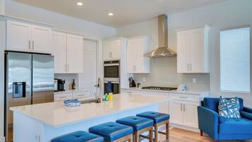 House (4 Bedrooms) | Interior