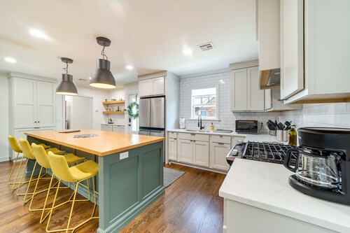 Central Tulsa Cottage w/ Yard ~ 3 Mi to Downtown!