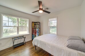 Cottage (3 Bedrooms) | Interior - Central Tulsa Cottage w/ Yard ~ 3 Mi to Downtown! (Tulsa)