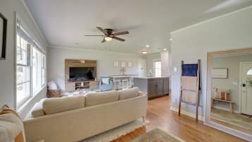 House (2 Bedrooms) | Interior