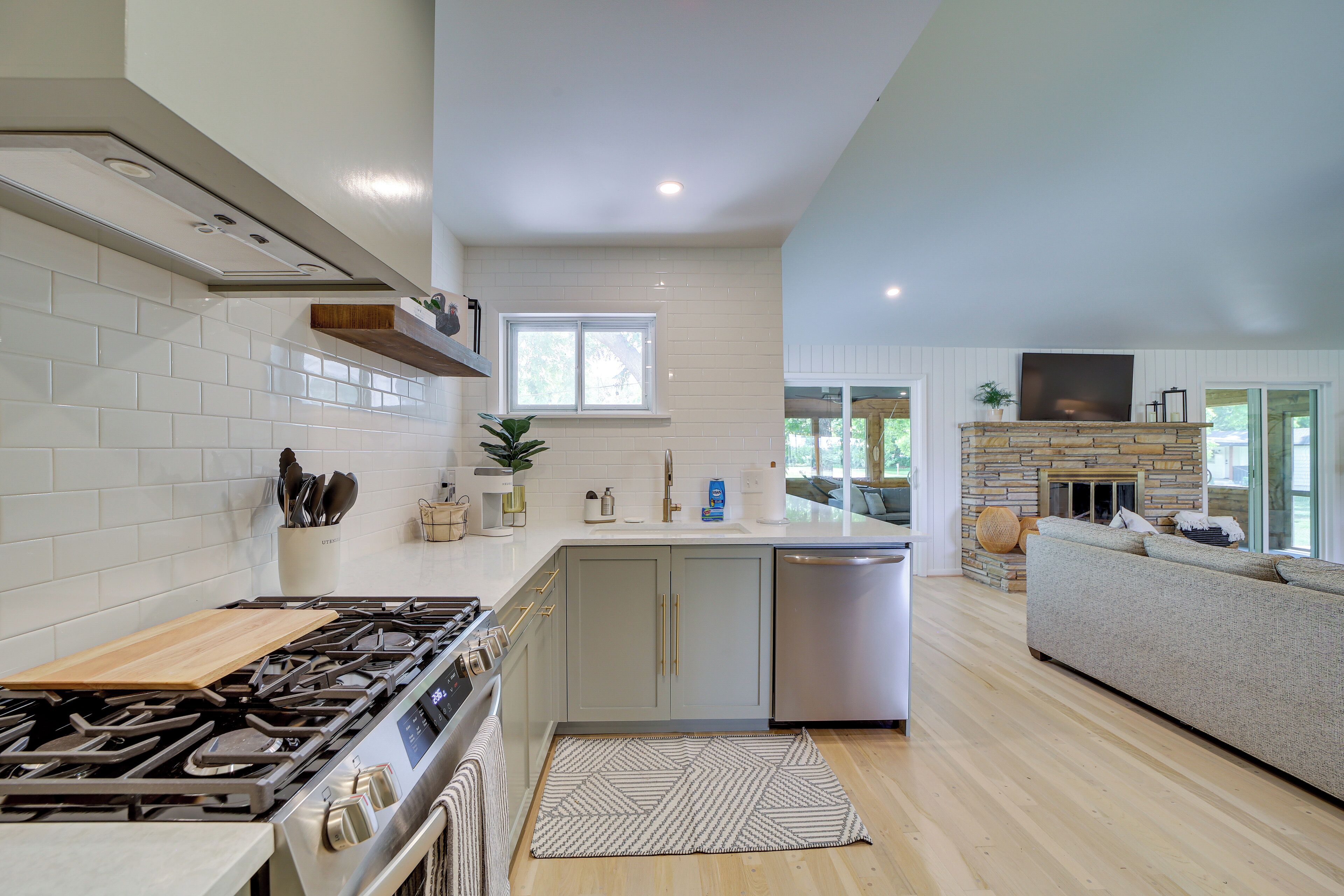 House (5 Bedrooms) | Interior