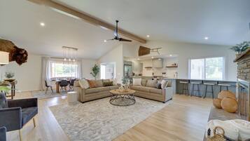 House (5 Bedrooms) | Interior