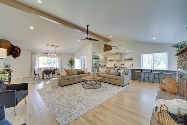 House (5 Bedrooms) | Interior