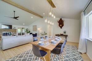 House (5 Bedrooms) | Interior