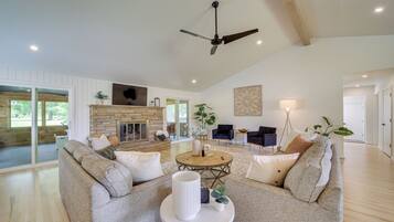 House (5 Bedrooms) | Interior