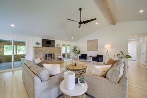 House (5 Bedrooms) | Interior