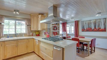 單棟房屋 (3 Bedrooms) | 內部