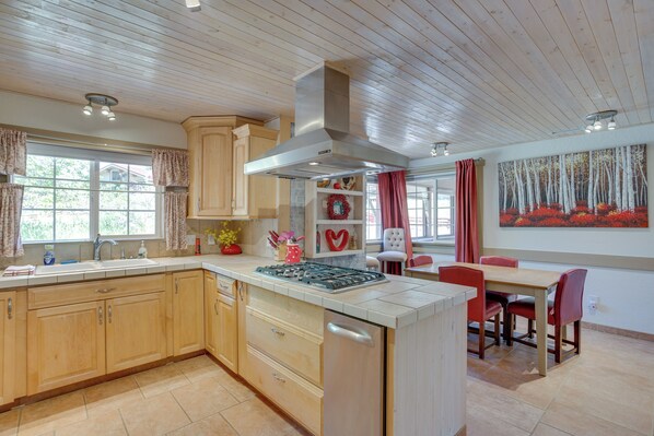 House (3 Bedrooms) | Interior - Beautiful Ouray Home w/ Patio - 3 Mi to Downtown! (Ouray)