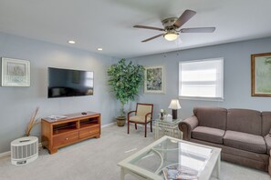 Interior - Comfortable Milwaukee Abode ~ 10 Mi to Downtown! (Milwaukee)
