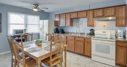 Comfortable Milwaukee Abode ~ 10 Mi to Downtown!