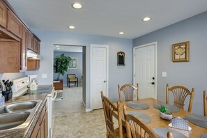 House (3 Bedrooms) | Interior