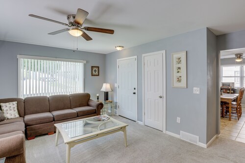 Comfortable Milwaukee Abode ~ 10 Mi to Downtown!