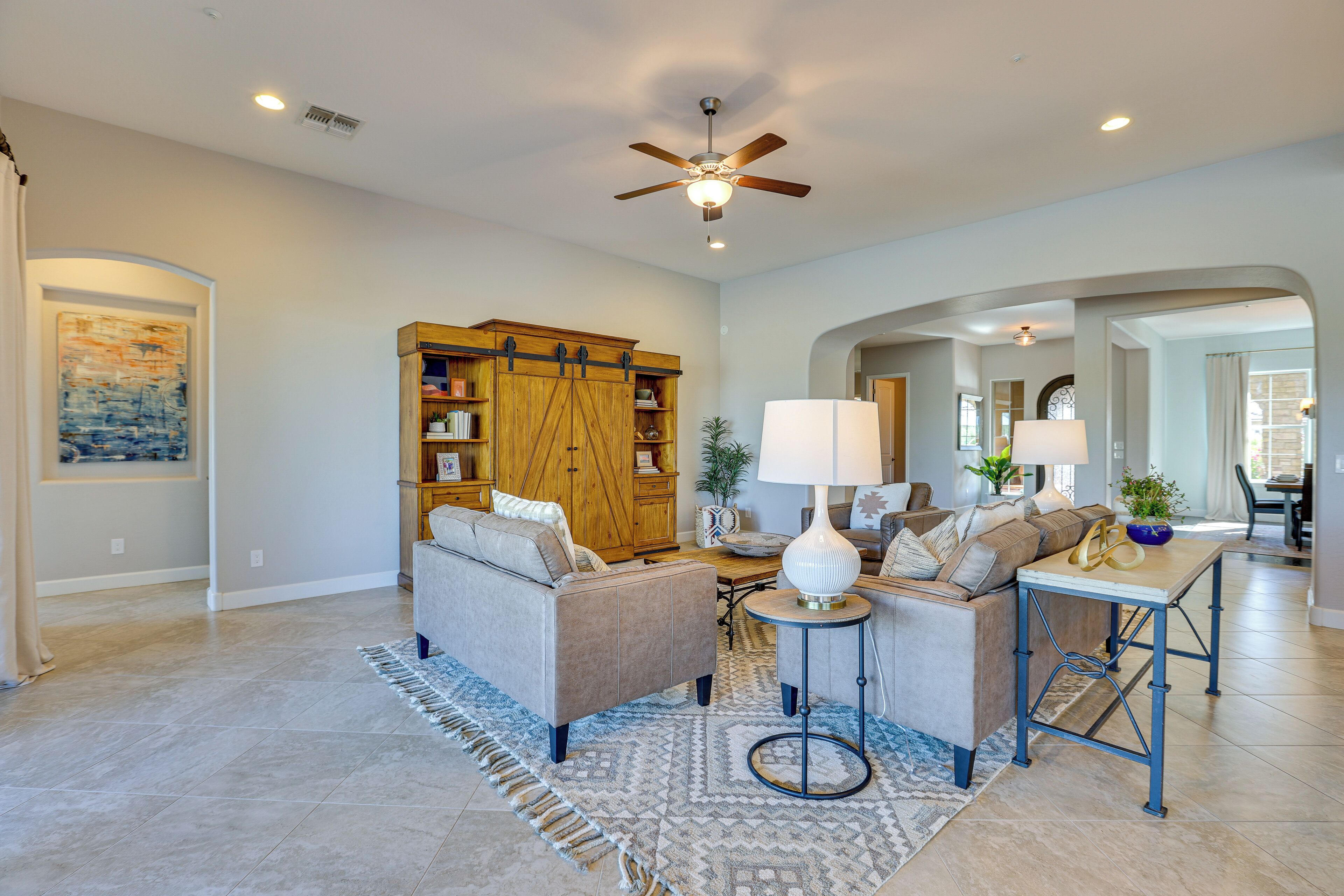 House (4 Bedrooms) | Interior