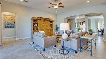 House (4 Bedrooms) | Interior