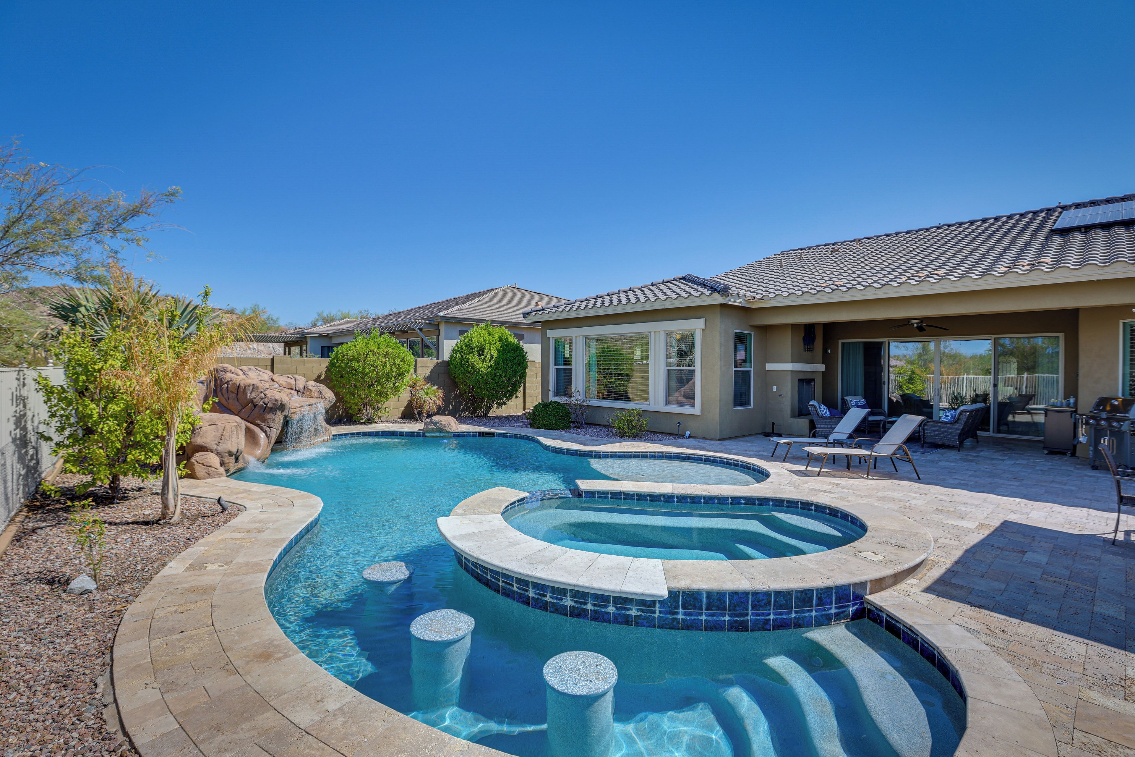 House (4 Bedrooms) | Front of property