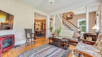 House (4 Bedrooms) | Interior