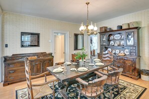 House (4 Bedrooms) | Interior