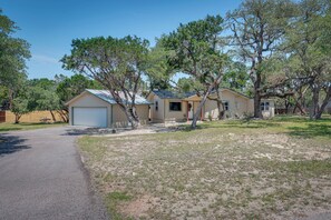 Interior - Canyon Lake Vacation Rental < 1/2 Mi to Water! (Canyon Lake)