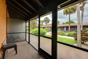 Interior - Screened Patio & Resort Amenities at Naples Studio (Naples)