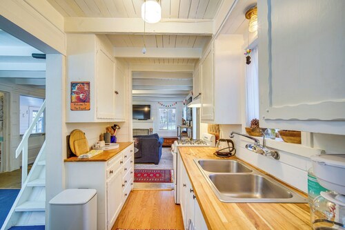 Crestline Vacation Rental, Close to Hiking Trails!