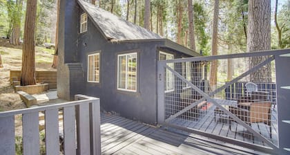 Crestline Vacation Rental, Close to Hiking Trails!
