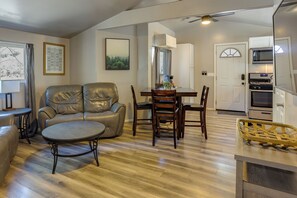 Cottage (2 Bedrooms) | Interior - < 1 Mi to Big Bear Lake: Fawnskin Cottage w/ Grill (Fawnskin)