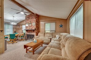 壁爐、電視遊樂器