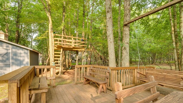 Terrace/patio - 'sasquatch Inn' Albrightsville Cottage With Deck (Albrightsville)