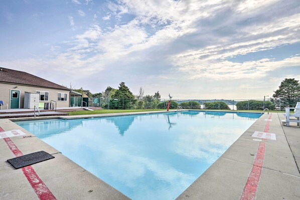 Pool - 'sasquatch Inn' Albrightsville Cottage With Deck (Albrightsville)